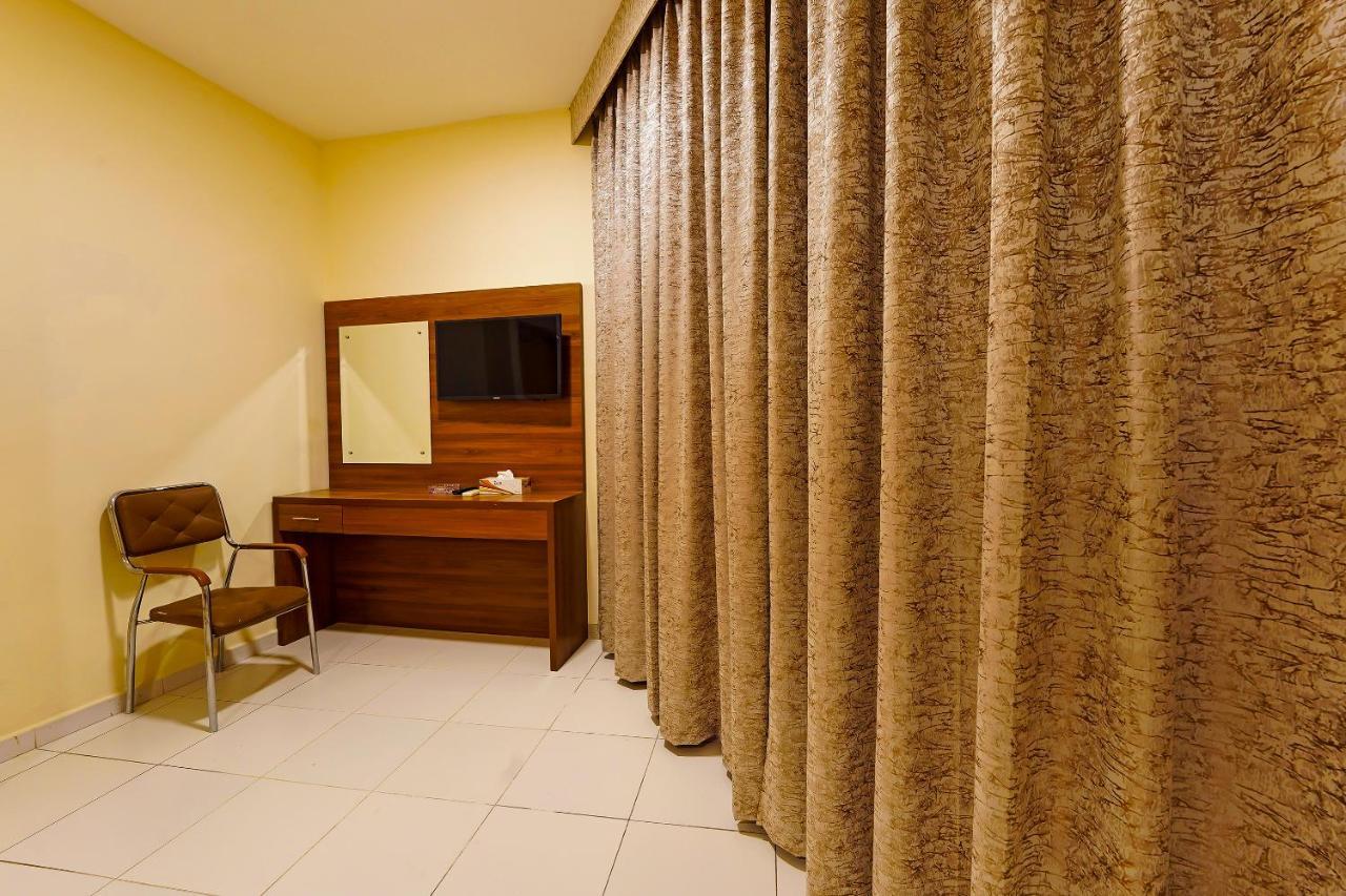 Oyo 925 Emirates Hotel Ντουμπάι Εξωτερικό φωτογραφία